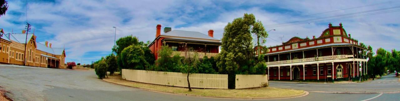 Historic Star Lodge And Station Masters House Narrandera Exterior photo
