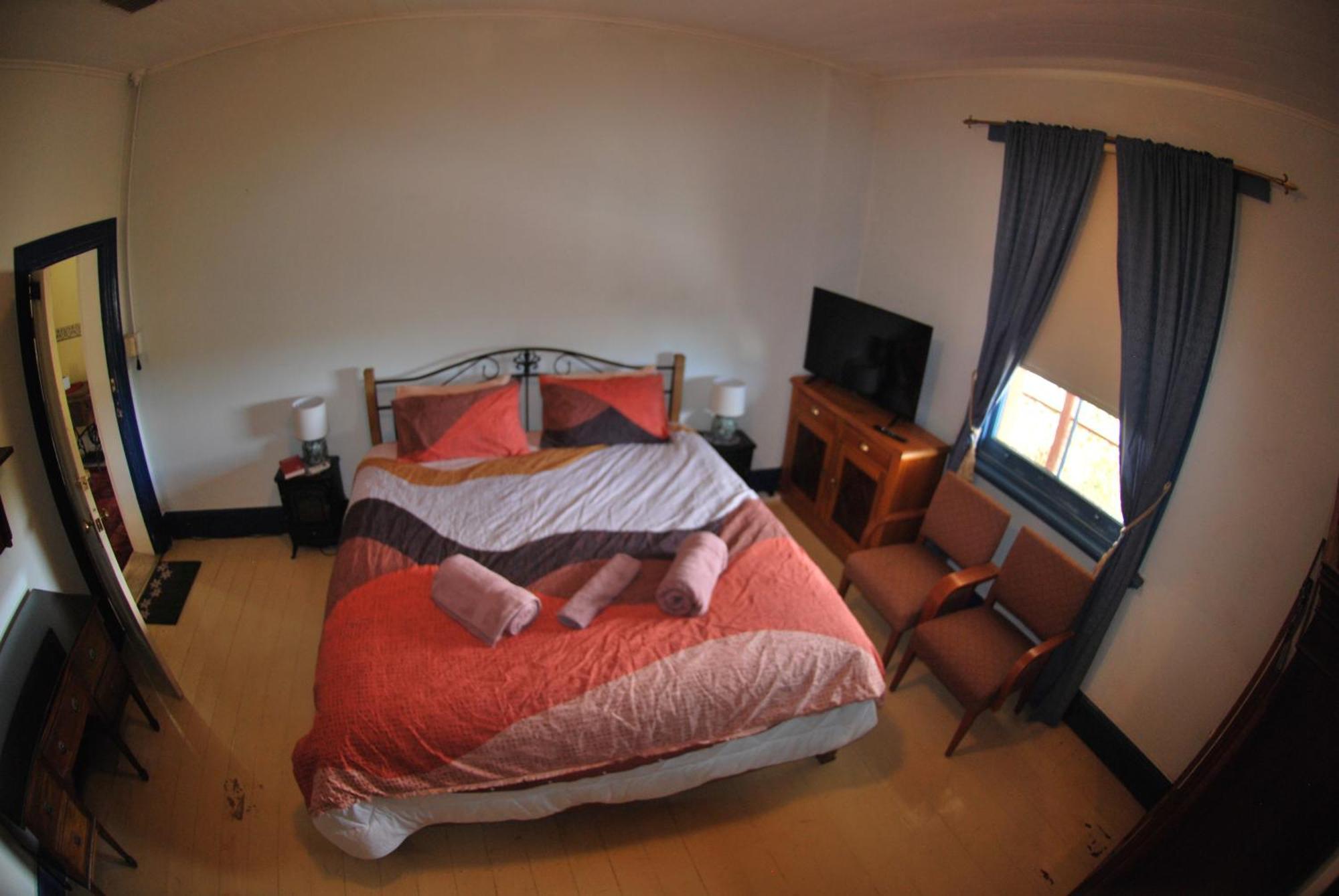 Historic Star Lodge And Station Masters House Narrandera Room photo